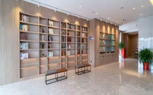 HanTing Premium Hotel (Wuhan Five Rings Sports Center Etouwan Subway Station)
