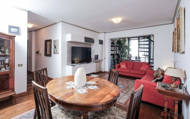 Large 3BR Eur Apartment