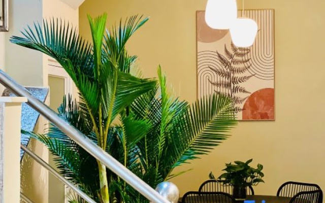 Tun house | 4BR Townhouse on Nguyen Trai Street, Near Bui Vien Walking Street – Hotel Rooms – Ho Chi Minh City