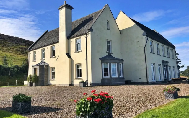 Self-catering Retreat With Pool, hot tub