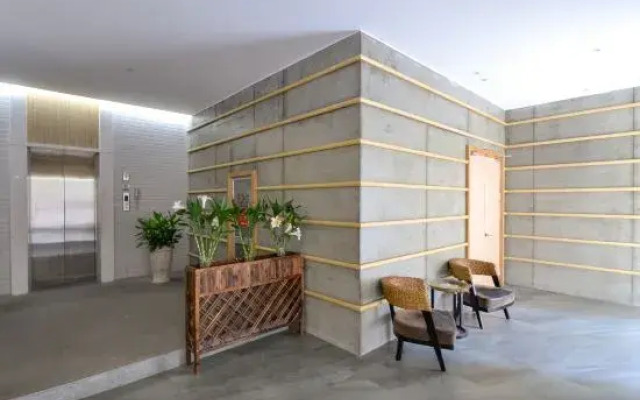 Cloud Hening and Manhua Hotel