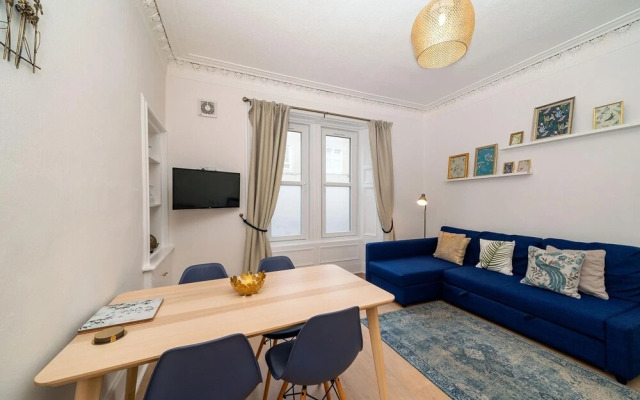 The Jam - Cunningly Good Cunningham Street Apartment