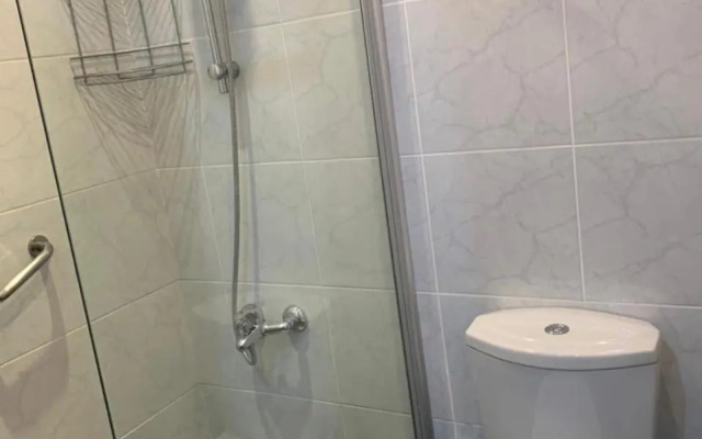 Modern and stylish 1 bedroom apartment in King's Palace