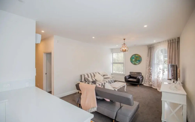 Provincial Apartment 2