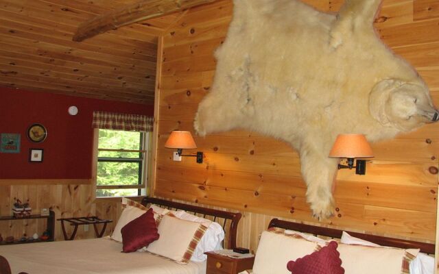 Kiwassa Lake Bed & Breakfast