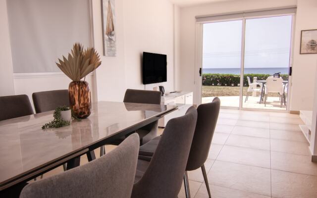 Phaedrus Living Beachfront Villa Mare