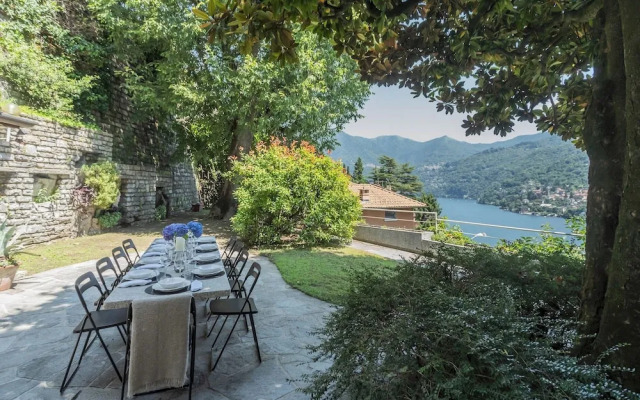 Villa Chiara Moltrasio With Private Garden by Rent all Como