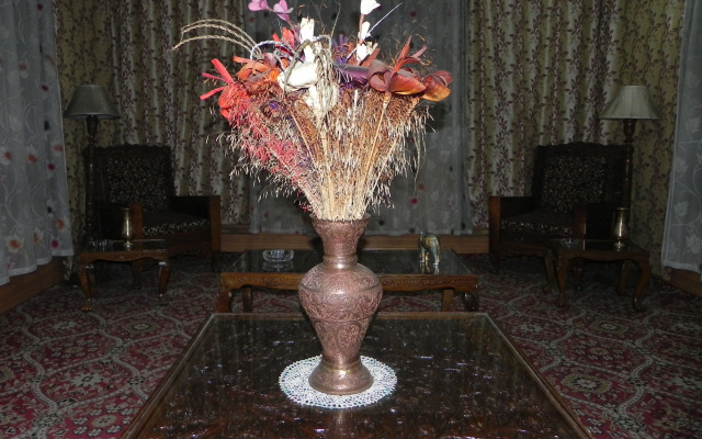 Shabrose Heritage Houseboats