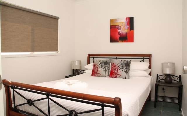 Lake Placid Tourist Park – Guest Rooms – Cairns