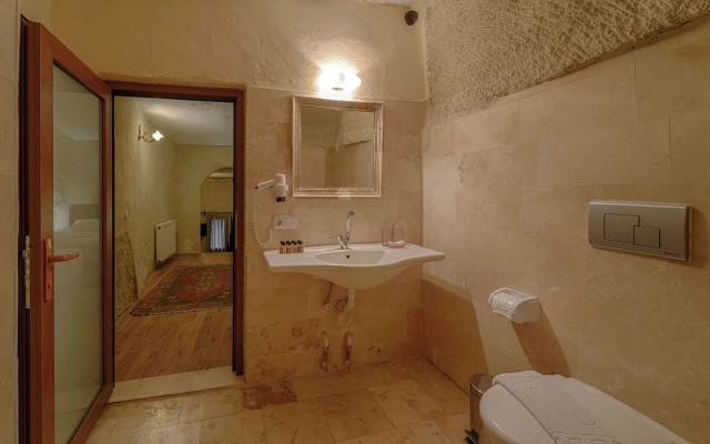 Avlu Cave House