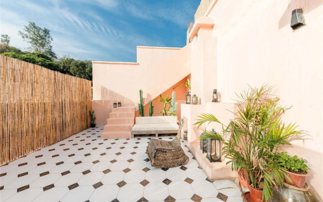 Distant Mountain Guesthouse