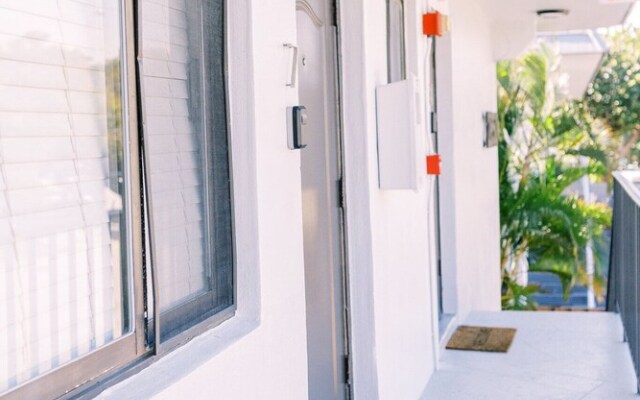 Bayview Apartments by Lowkl