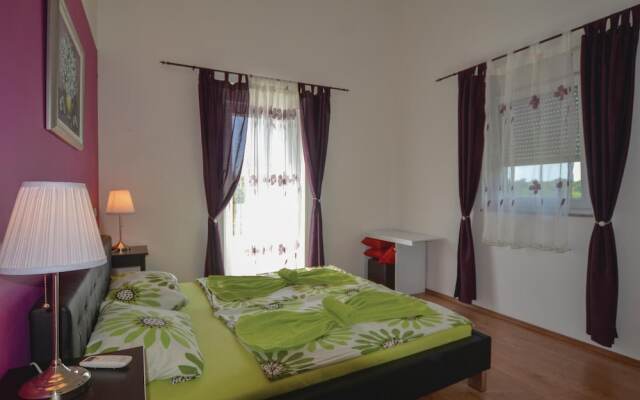 Nice Home in Kanfanar With Wifi and 4 Bedrooms