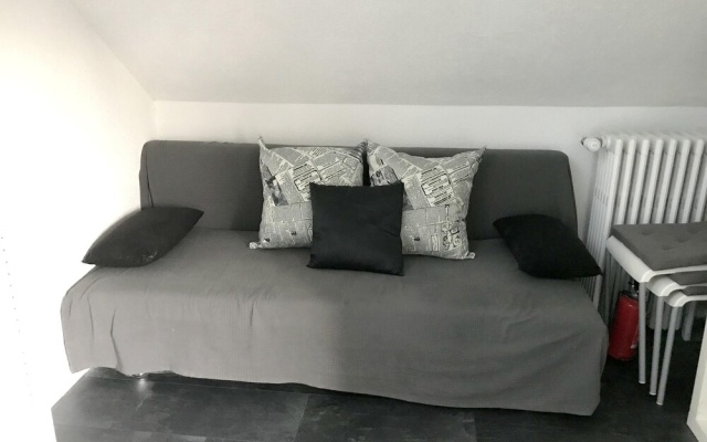 Apartment with One Bedroom in Neuchâtel, with Wifi - 2 Km From the Beach – Guest Rooms – Neuchatel