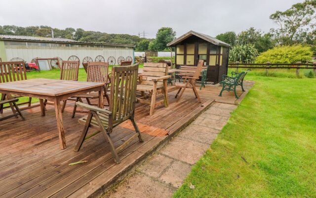 Shepherds Hut - The Hurdle