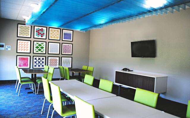 Holiday Inn Express & Suites Columbia City by IHG