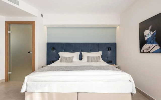 M City Hotel
