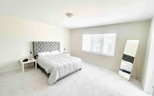 Brand New 5 Bedroom Home in West Niagara