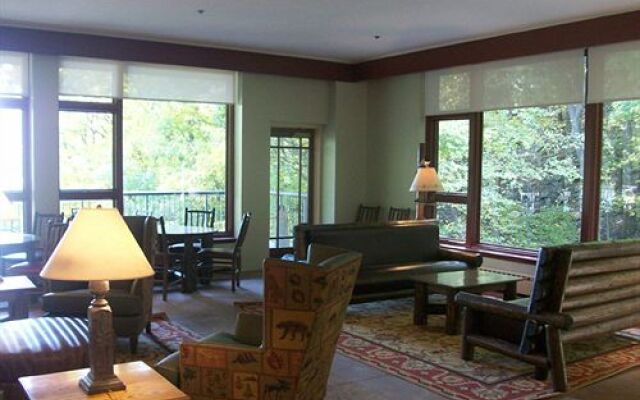 Bear Mountain Inn and Overlook Lodge