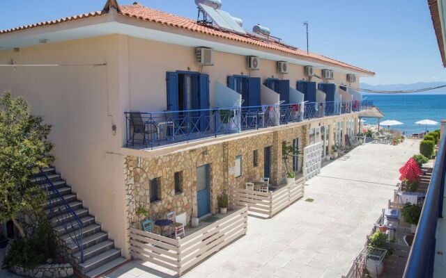 Beachfront Modern Flat-Breakfast Included