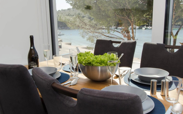 Alexandra Apartments