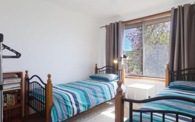 Dalwood', 1/43 Soldiers Point Road - Top Floor And Perfect For Small Boat Parking – Guest Rooms – Soldiers Point