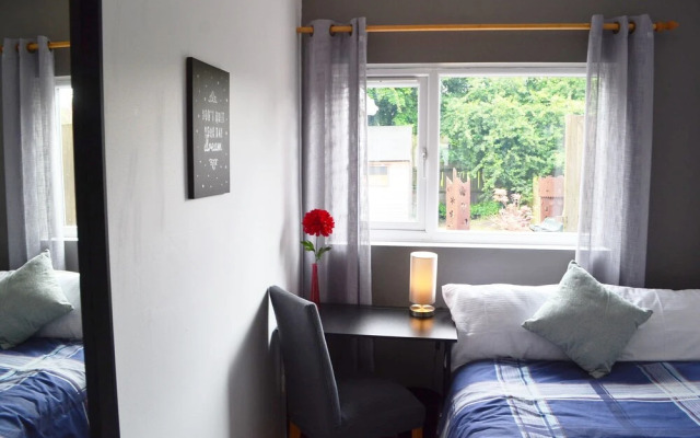 No 40, 5 beds, sleeps 7