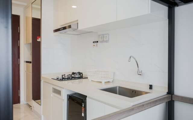 Warm And Cozy Studio Sky House Bsd Apartment
