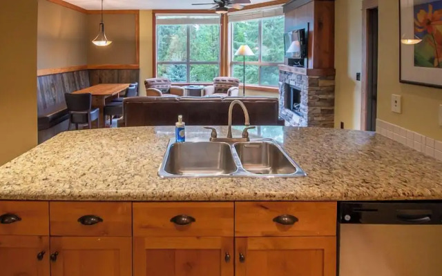 Timberline Lodges by Fernie Lodging Co