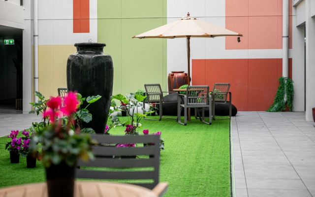 Sunrise Garden Suites