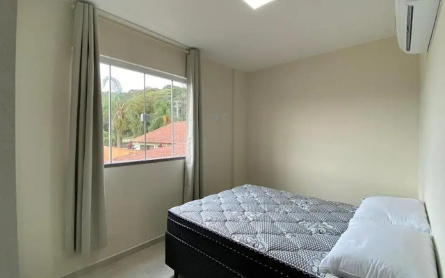 Lindo e Novíssimo Apartamento na Praia de Bombas.