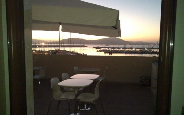 La Terrazza Sul Porto - Guest House