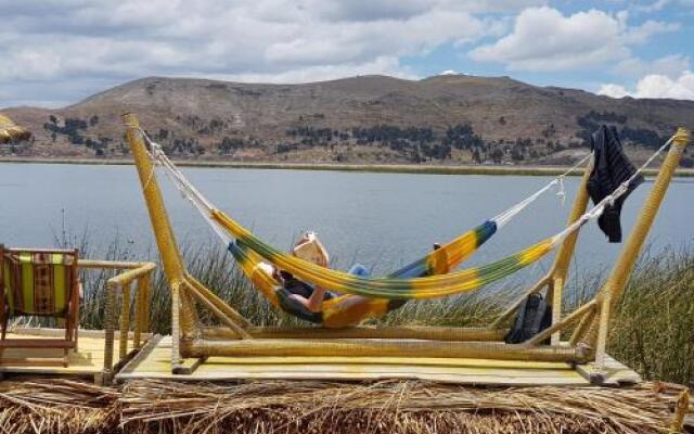 Uros Qhanita Lodge