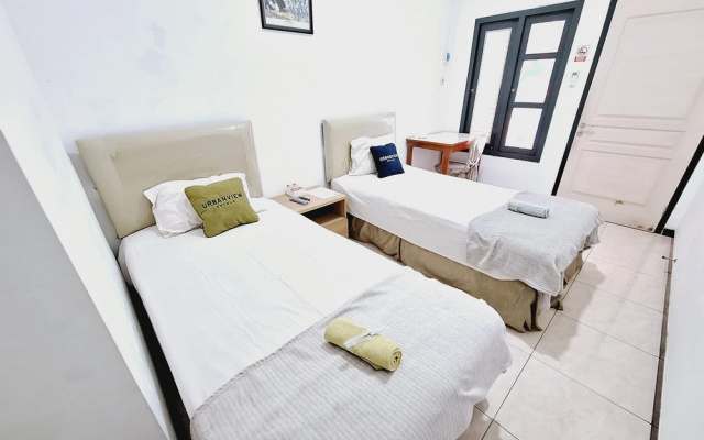 Urbanview Roemah Tanjung Blitar