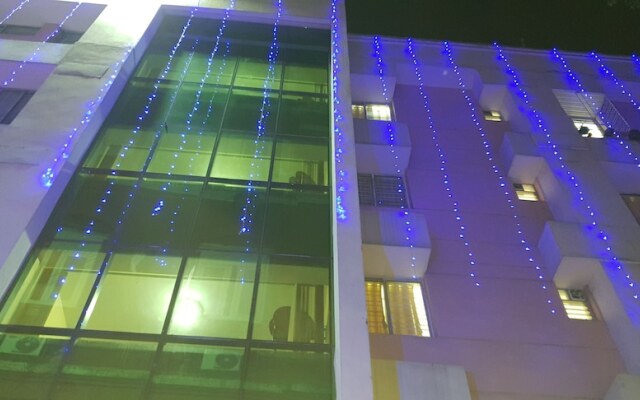 The Salvation Army Red  Shield Guest House - Hostel