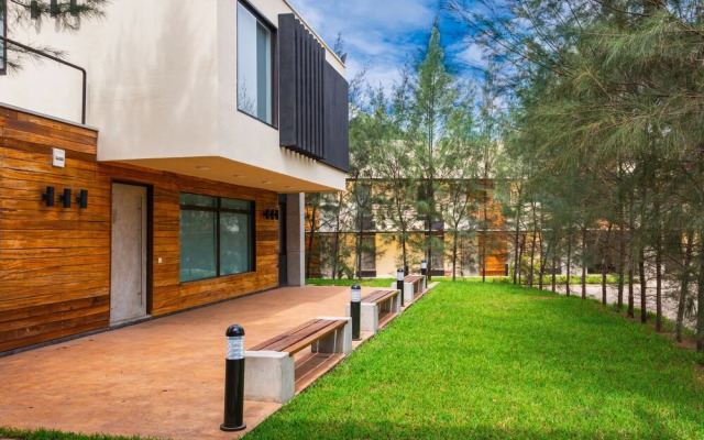 Crest Apartments & Suites