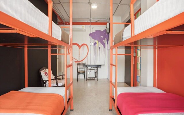 Saladaeng Gallery Hostel By Favstay