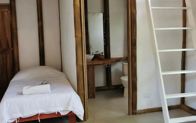 Bamboo Surf House - Hostel