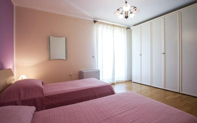 Amazing Home in Kapelica With Wifi and 5 Bedrooms