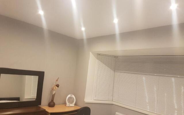 Monyhull Homestay - near City centre Kingsheath NIA NEC BHX