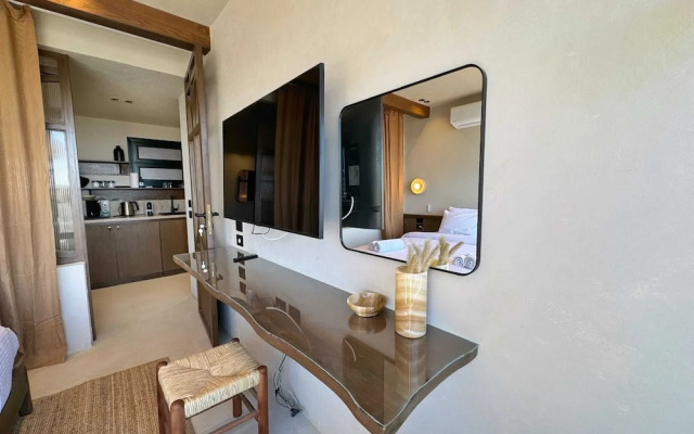 The 2 BDR Pyramids Vista w/ Bathtub