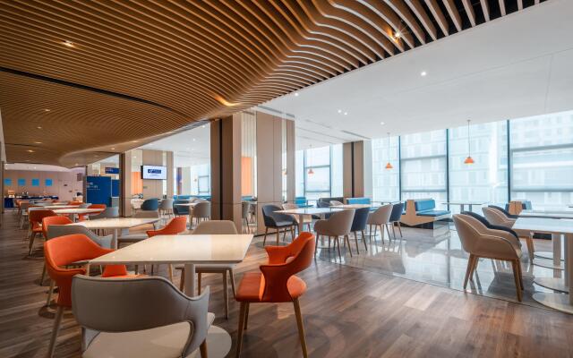 Holiday Inn Express Shenzhen Longhua by IHG