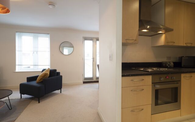 Spacious Townhouse Near the City Centre