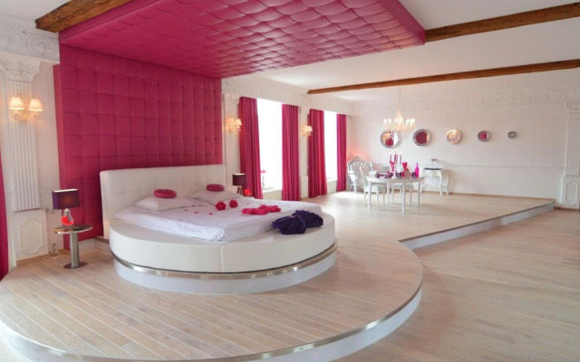 Lush Apartment with Sauna, Hot Tub, Mountain Views in Ensival