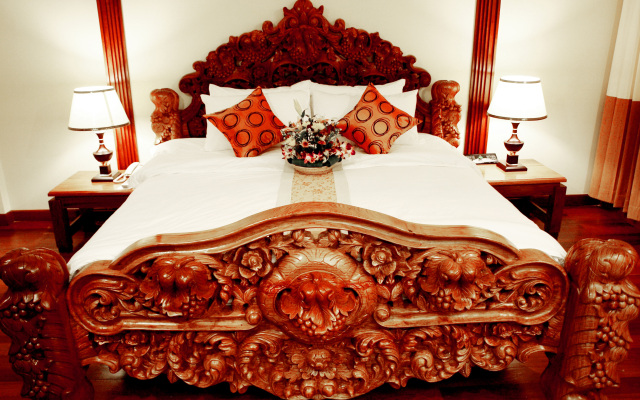 Royal Empire Hotel