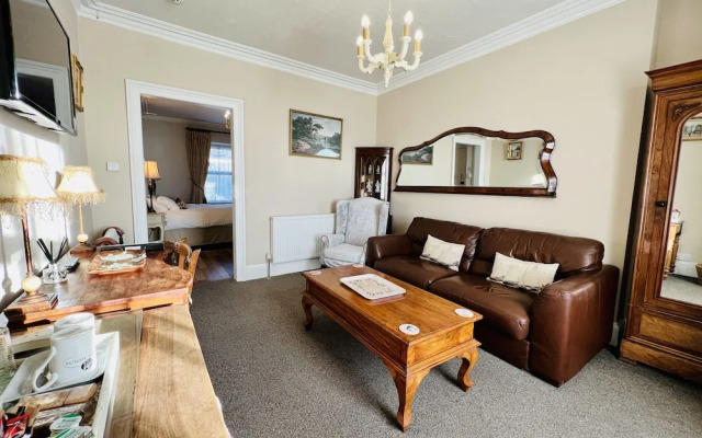 Ascot House Hotel