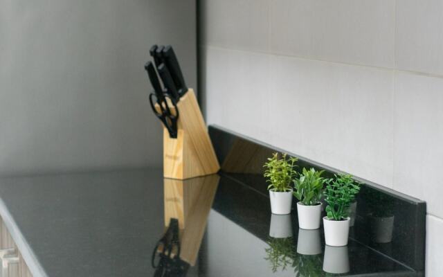 Vibrant 2BR By Burj Khalifa Gym/pool by Belvilla