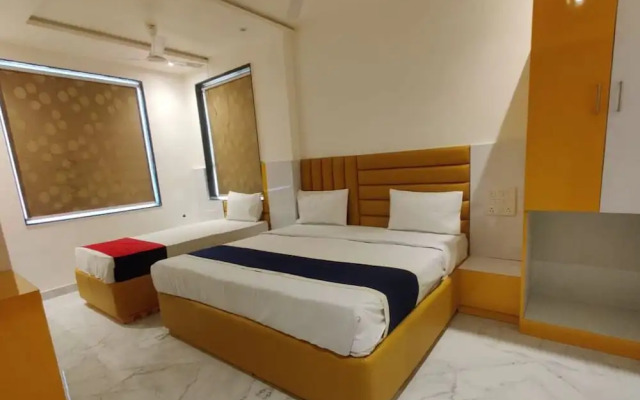 OYO 8743 Hotel Ravi Palace