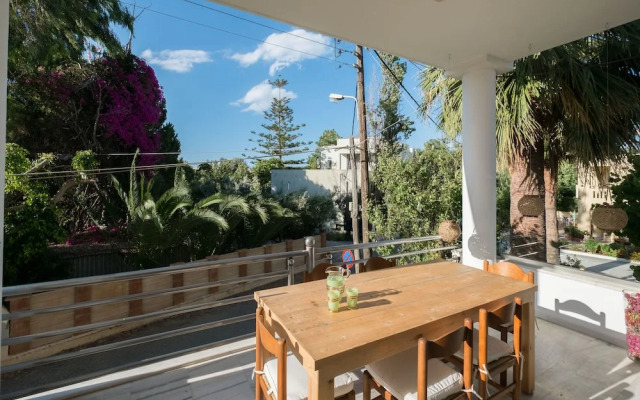 Steps to the beach family Home in Agioi Apostoloi