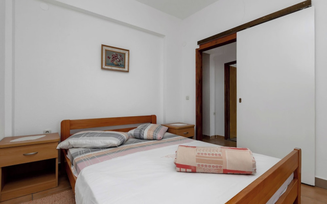 Apartments Robinzon Nikola